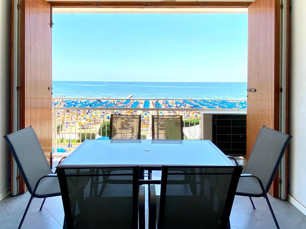 Fronte Mare Stupenda Terrazza Piramide Jesolo Lido Carraro Immobiliare - Family Apartments Exterior foto